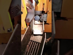 Processo di taglio della barra rotonda, lato anteriore, sezione trasversale senza segni di vibrazione